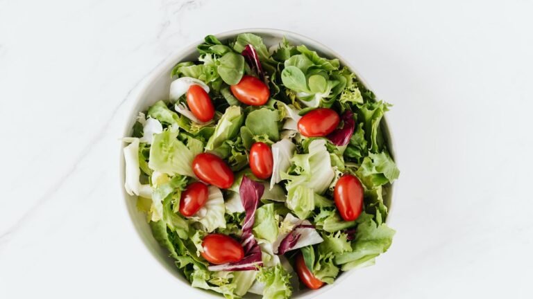Fresh greens representing moringa sojne nutrition