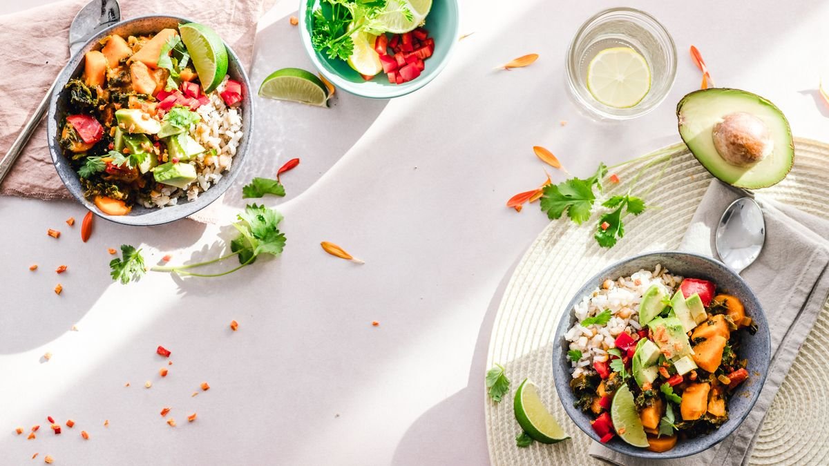 Healthy meal bowls for weight management